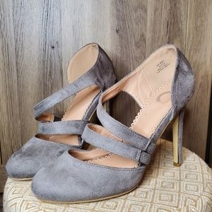 Journee strappy stiletto heel size 8.5 Womens